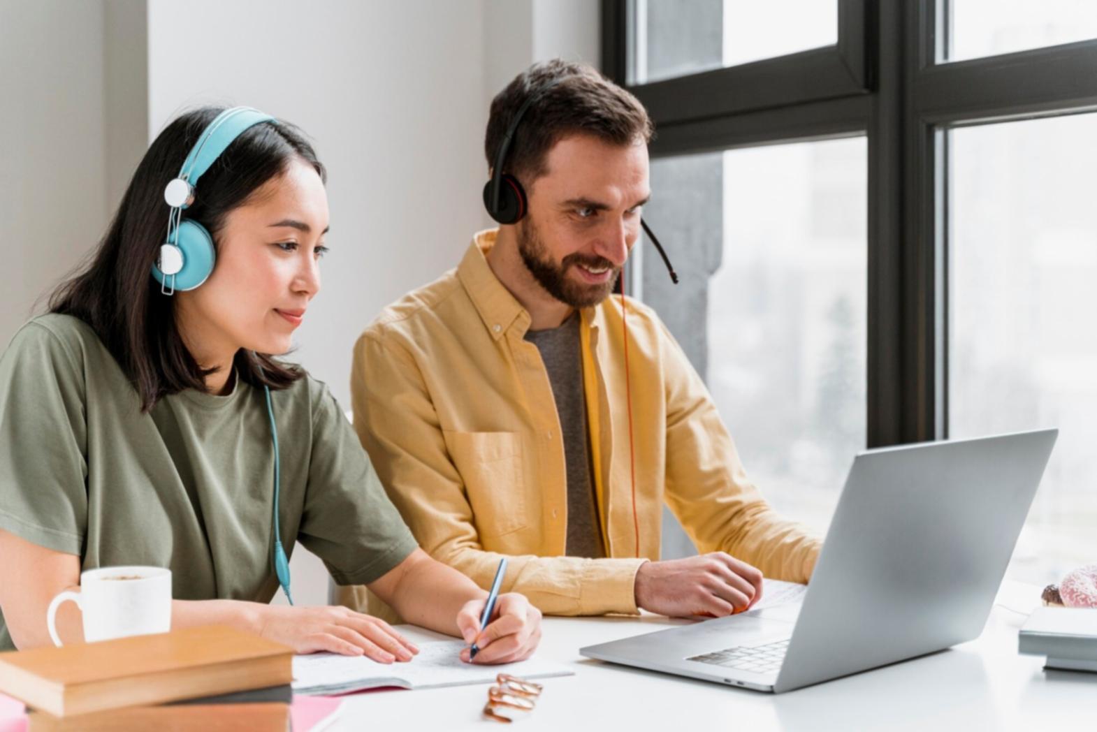 Analyse d'états financiers sur écran avec graphiques et tableaux de données comptables